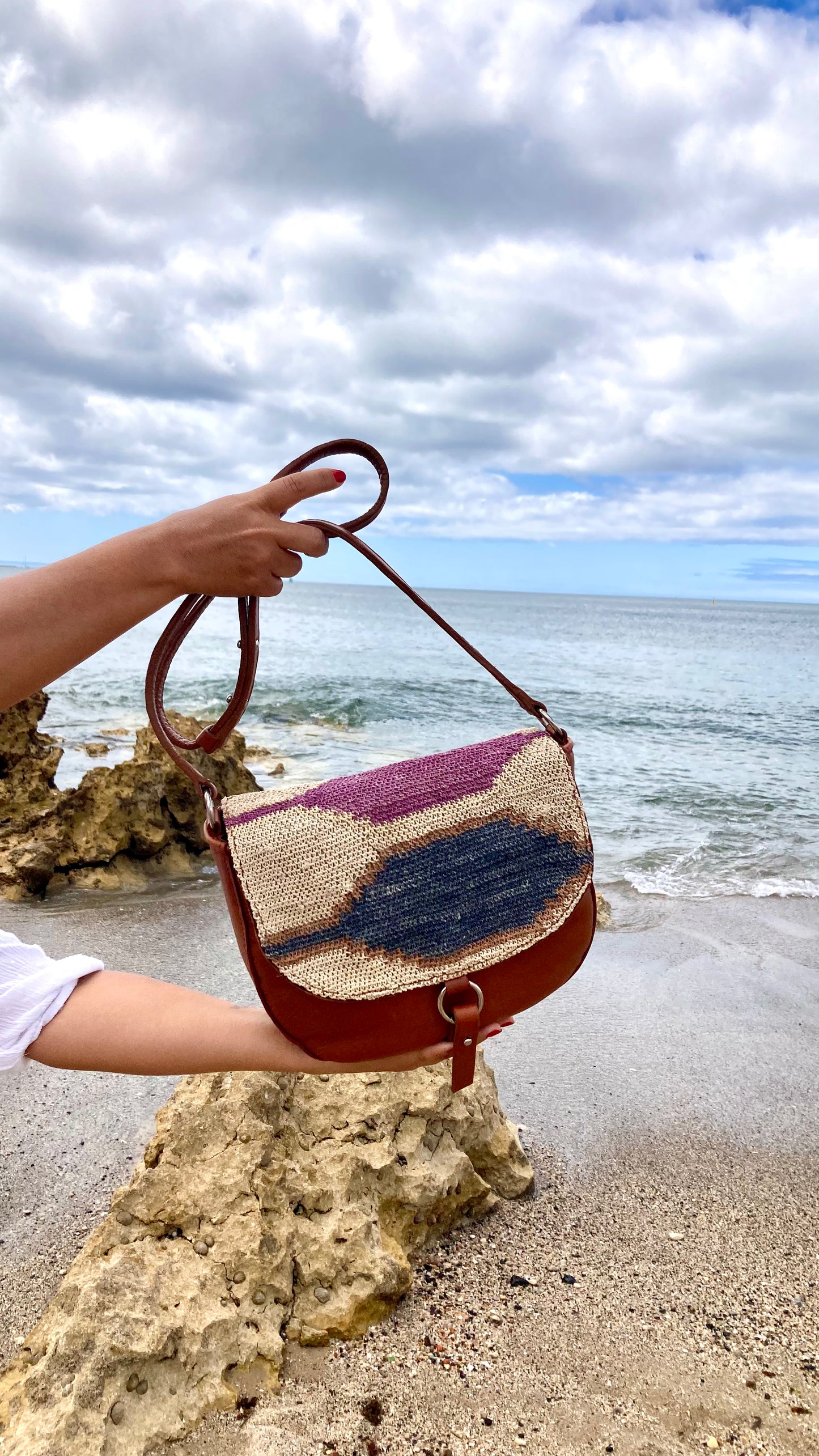 Lola crossbody