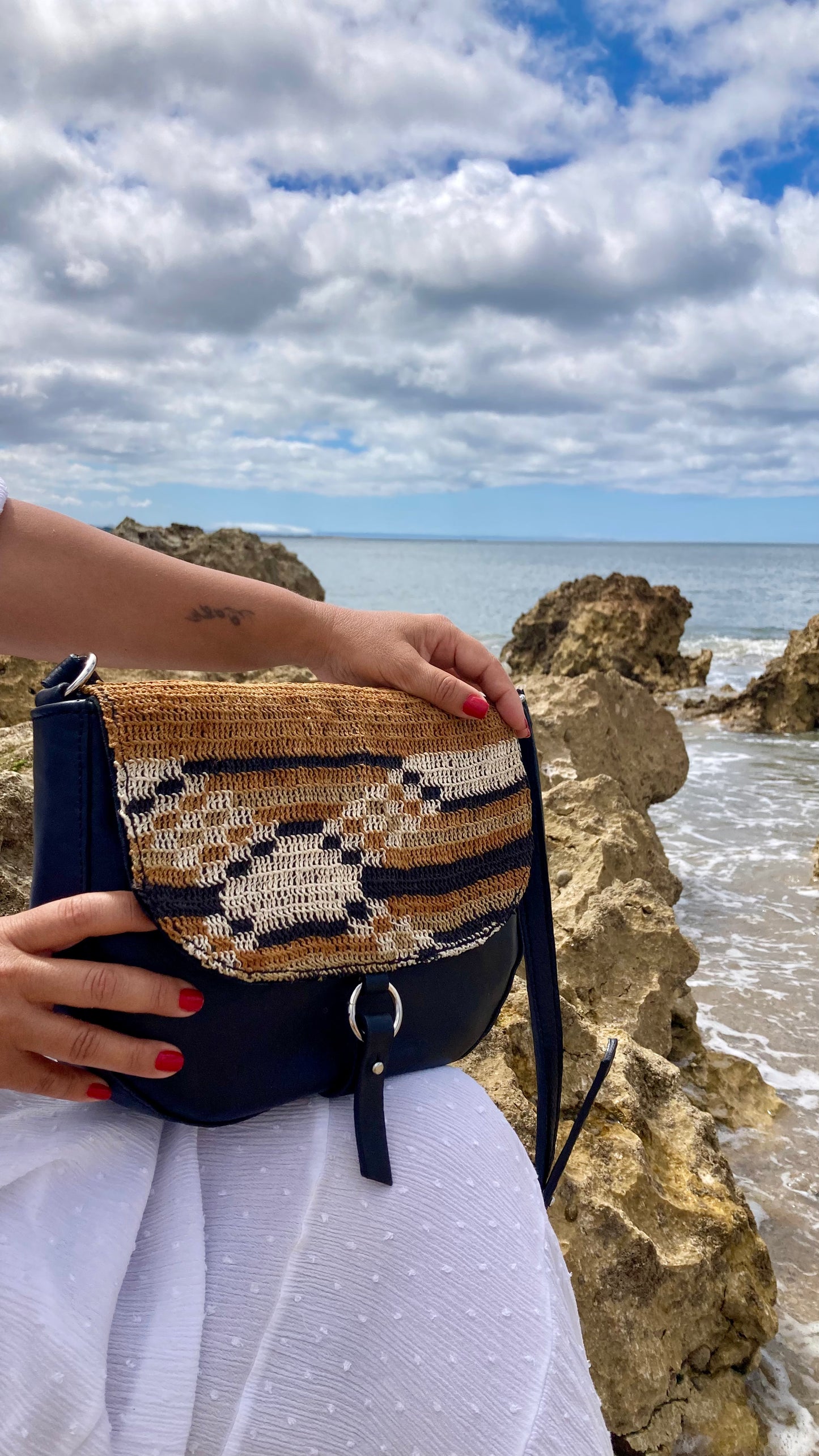 Lola crossbody